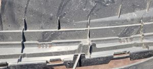 Dacia Logan I Grille calandre supérieure de pare-chocs avant 8200748240