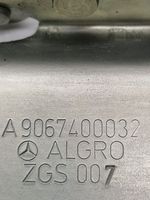 Mercedes-Benz 309 Aizmugurē slēdzenes cilpa A9067400032