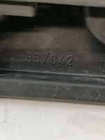 Peugeot Boxer Takavalon polttimon suojan pidike 337042