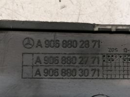 Mercedes-Benz 309 Beplankung Zierleiste Seitenwand Kotflügel hinten A9068802871