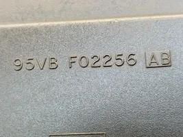 Ford Transit Cita veida salona detaļa 95VBF02256AB