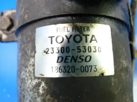 Toyota Avensis T270 Polttoainesuodattimen kotelo 2330053030