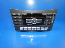 Mercedes-Benz E W212 Radio/CD/DVD/GPS-pääyksikkö A2129006423