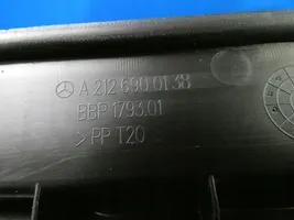 Mercedes-Benz E W212 Altro elemento di rivestimento bagagliaio/baule A2126900138