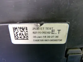 Toyota Avensis T270 Skrzynka bezpieczników / Komplet 8211505D92