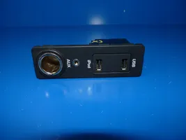 Jaguar XJ X351 USB-pistokeliitin AW9319C166