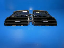 Jaguar XE Kojelaudan sivutuuletussuuttimen kehys 