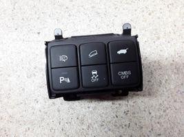 Honda CR-V Zestaw przełączników i przycisków M50786