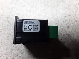 Nissan Leaf II (ZE1) USB-pistokeliitin 280236WK0A