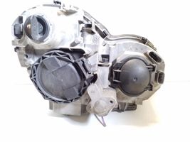 Mercedes-Benz C W203 Lampa przednia A2038201161