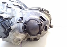 Mercedes-Benz C W203 Lampa przednia A2038201161