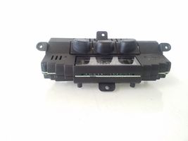 KIA Sorento Monitor / wyświetlacz / ekran 957103E710