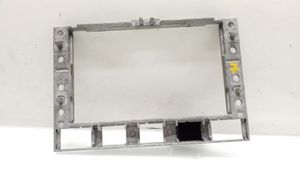 Volkswagen Touareg I Cadre, panneau d'unité radio / GPS 7L6857318