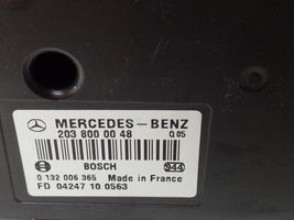 Mercedes-Benz C W203 Keskuslukituksen alipainepumppu 2038000048