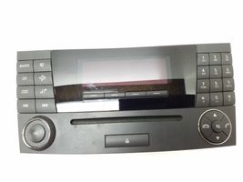 Mercedes-Benz E W211 Panel / Radioodtwarzacz CD/DVD/GPS A2118705089