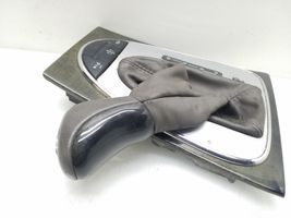 Mercedes-Benz E W211 Rivestimento in plastica cornice della leva del cambio 2118206610