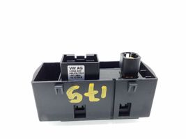 Audi A3 S3 8V USB-pistokeliitin 8V0035736B