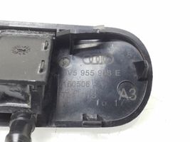 Audi A3 S3 8V Dysza spryskiwacza szyby przedniej / czołowej 8V5955988E