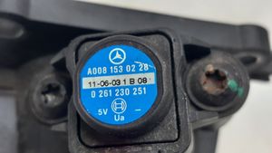 Mercedes-Benz E C207 W207 Parte del condotto di aspirazione dell'aria A2710900144