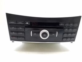 Mercedes-Benz E W212 Panel / Radioodtwarzacz CD/DVD/GPS A2129004008