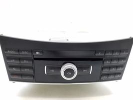 Mercedes-Benz E W212 Panel / Radioodtwarzacz CD/DVD/GPS A2129004008