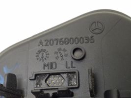 Mercedes-Benz E C207 W207 Moldura de la unidad delantera de radio/GPS A2076800036