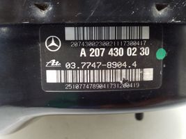 Mercedes-Benz E C207 W207 Wspomaganie hamulca A2074300230
