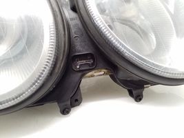 Mercedes-Benz E W211 Lampa przednia 15436000