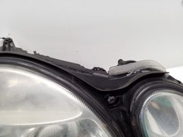 Mercedes-Benz E W211 Lampa przednia 15436000