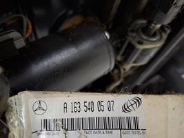 Mercedes-Benz ML W163 Priekinė vairuotojo sėdynė A1635400507