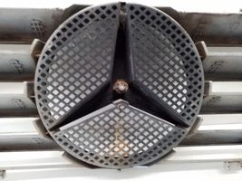 Mercedes-Benz Vito Viano W638 Griglia superiore del radiatore paraurti anteriore A6388880515