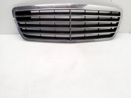 Mercedes-Benz E W210 Grotelės priekinės 2108800683