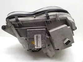 Mercedes-Benz C W203 Lampa przednia A2038201161