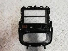 Dacia Duster Cadre, panneau d'unité radio / GPS 682601376R