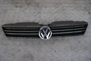 Volkswagen Jetta VI Etupuskurin ylempi jäähdytinsäleikkö 