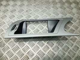 Audi A4 S4 B8 8K Cadre, panneau d'unité radio / GPS 8K2857185F