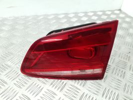 Volkswagen PASSAT B7 Lampy tylnej klapy bagażnika 3AF945094J