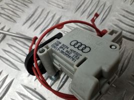 Audi A3 S3 A3 Sportback 8P Serratura del tappo del serbatoio del carburante 8P4862153