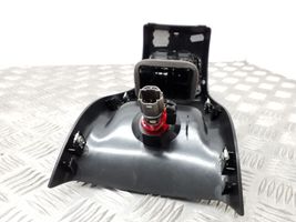 Audi Q3 8U Aizmugurējā gaisa - ventilācijas reste 8U0819203