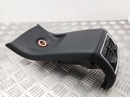 Audi Q3 8U Aizmugurējā gaisa - ventilācijas reste 8U0819203