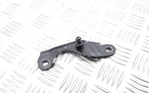 Audi Q3 8U Staffa di rinforzo per ammortizzatore bagagliaio 8U0827603A