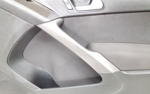 Volkswagen Tiguan Rivestimento del pannello della portiera anteriore 5N0867012