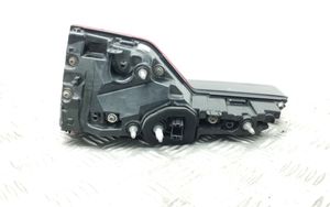 Audi A4 S4 B9 Lampy tylnej klapy bagażnika 8W9945093