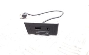 Skoda Rapid (NH) Connecteur/prise USB 5JC035726