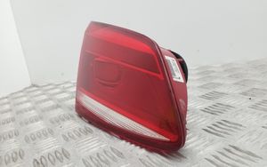 Volkswagen PASSAT B7 Lampy tylnej klapy bagażnika 3AF945093C