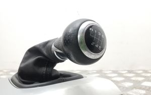 Audi Q3 8U Consola de plástico de la palanca de cambios 8U0864261P