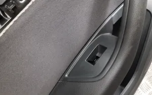 Audi A4 S4 B9 8W Apšuvums aizmugurējām durvīm 8W0868065