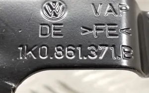 Volkswagen Golf VI Kita centrinė konsolės (tunelio) detalė 1K0861371B