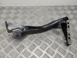 Audi TT TTS Mk2 Supporto di montaggio del parafango 8J0821136F