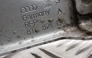 Audi A5 Sportback 8TA Lokasuojan kannake 8T0821136A